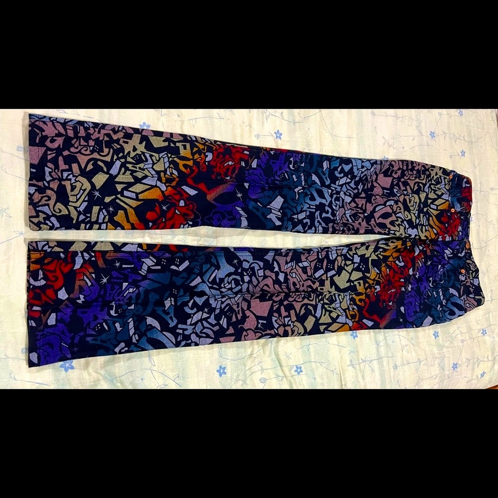 Brand new Darylk graphic jeans